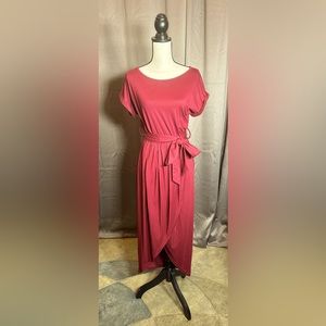 Casual wine red dress with fabric tie belt.